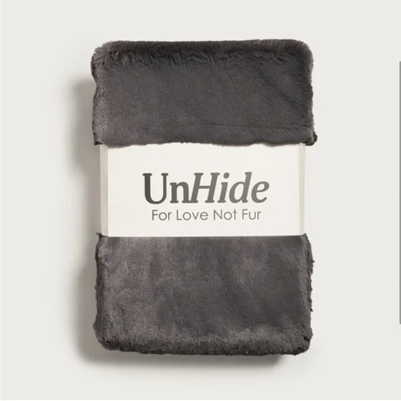 NWT UnHide Lil’ Marsh Charcoal Faux Fur Blanket - Picture 2 of 5